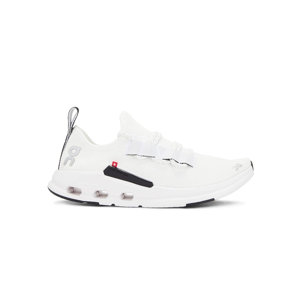 On Cloudeasy in Undyed White & Black